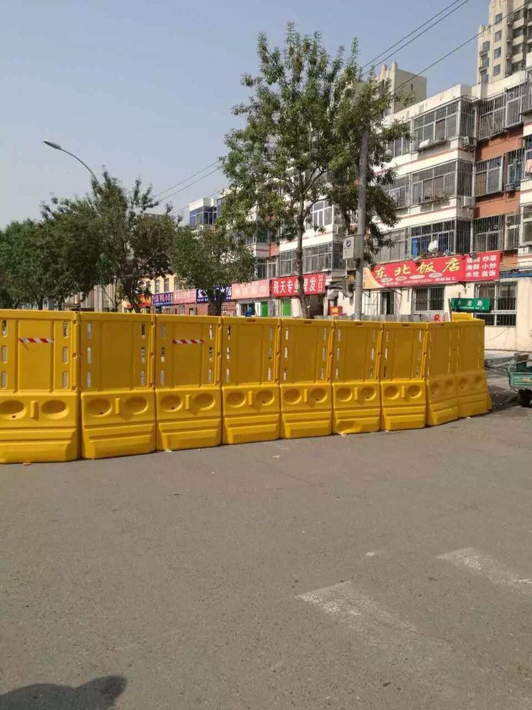 鼎恒交通設(shè)施 甘肅水馬、注水水馬與高圍擋的專業(yè)制造與應(yīng)用解析